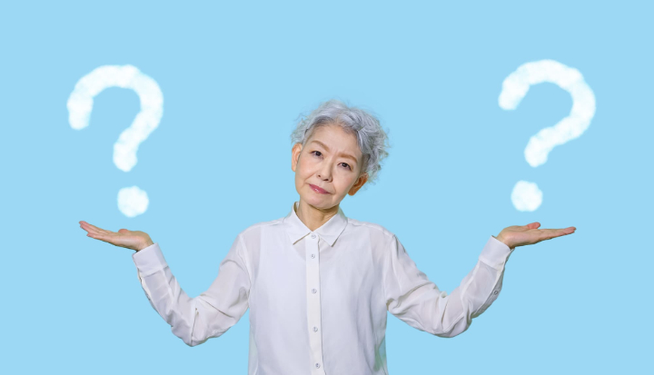 保険診療の入れ歯と自費診療の入れ歯の違いが疑問のシニア女性