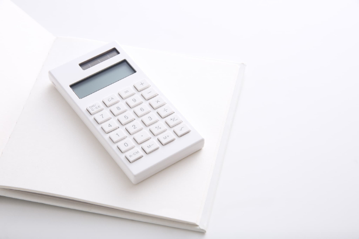 前歯をセラミックにする場合にかかる費用のイメージ