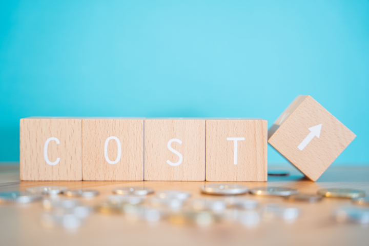 歯医者のホワイトニングの費用はどうして高額なのか説明するイメージ