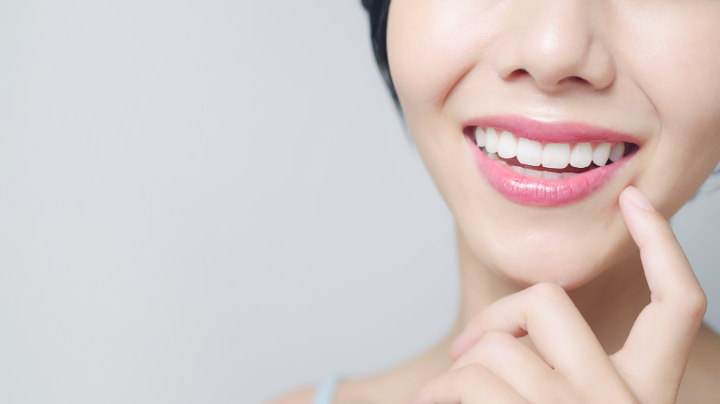 セラミックの歯の口元